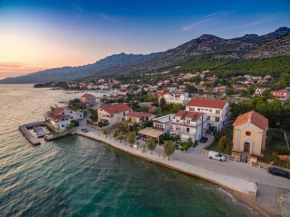 Отель Apartments Dalmacija  Стариград